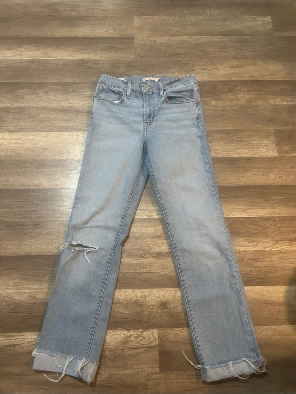 Levi's Women’s Light Wash Straight-Leg Jeans with Raw Hem Size 28